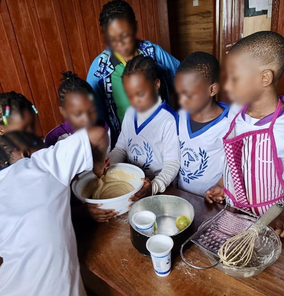 Atelier pâtisserie avec les élèves de maternelle